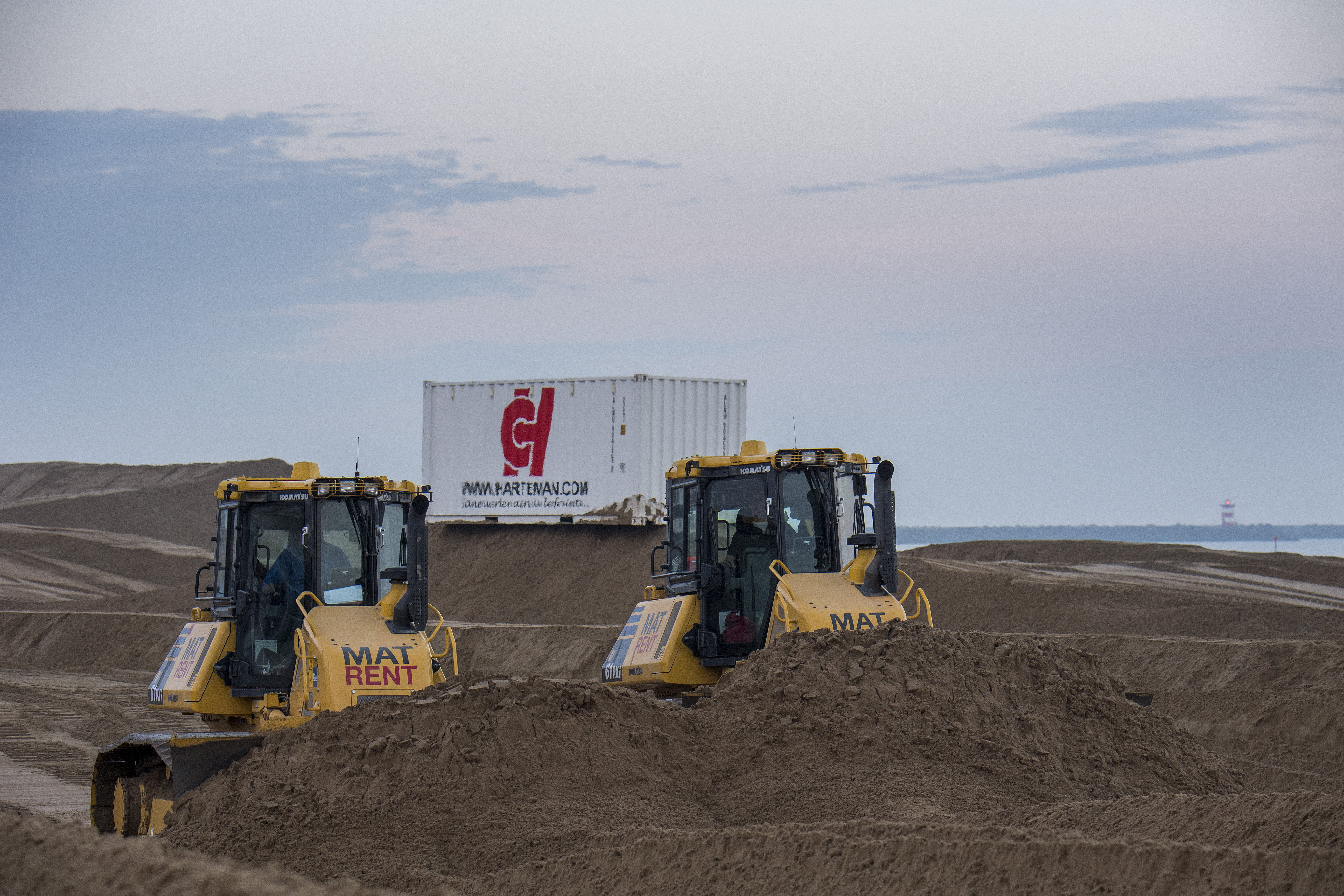 Komatsu op REDBULL Knockout Strandrace in Scheveningen